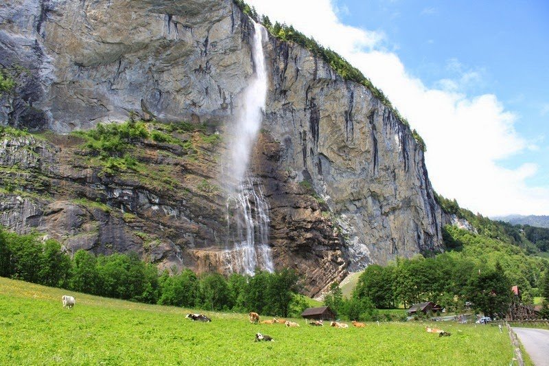 Lauterbrunnen: Μαγεία στην κοιλάδα με τους 72 καταρράκτες [εικόνες]  | iefimerida.gr 4