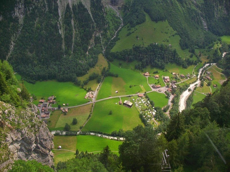 Lauterbrunnen: Μαγεία στην κοιλάδα με τους 72 καταρράκτες [εικόνες]  | iefimerida.gr 2