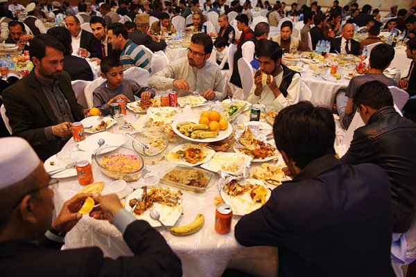 Γάμος στην Καμπούλ: Οι καλεσμένοι της νύφης, του γαμπρού και 600 άγνωστοι -Μία περίεργη παράδοση [εικόνες] | iefimerida.gr 3