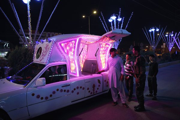 Γάμος στην Καμπούλ: Οι καλεσμένοι της νύφης, του γαμπρού και 600 άγνωστοι -Μία περίεργη παράδοση [εικόνες] | iefimerida.gr 4