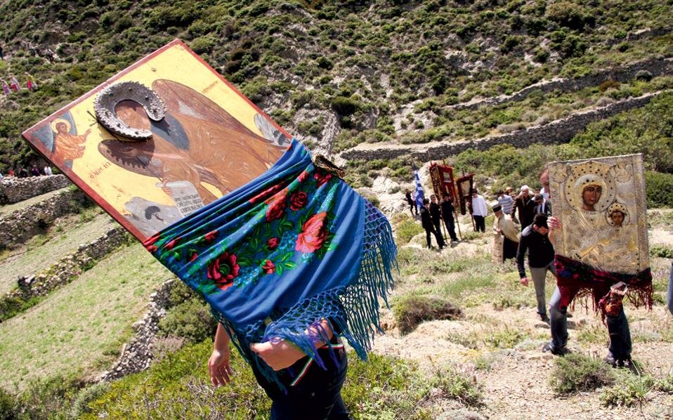 Εθιμα του Πάσχα στην Ελλάδα: Αρμονικό πάντρεμα κατάνυξης, προσευχής και πανάρχαιων τελετών [εικόνες & βίντεο] | iefimerida.gr 5