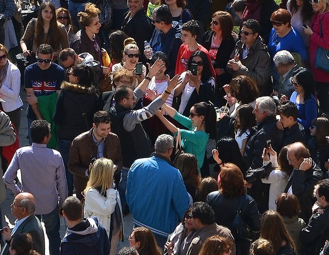 Η πρόταση γάμου που τα... έσπασε κυριολεκτικά: Στην πρώτη Ανάσταση, στην Κέρκυρα [εικόνες] | iefimerida.gr 1