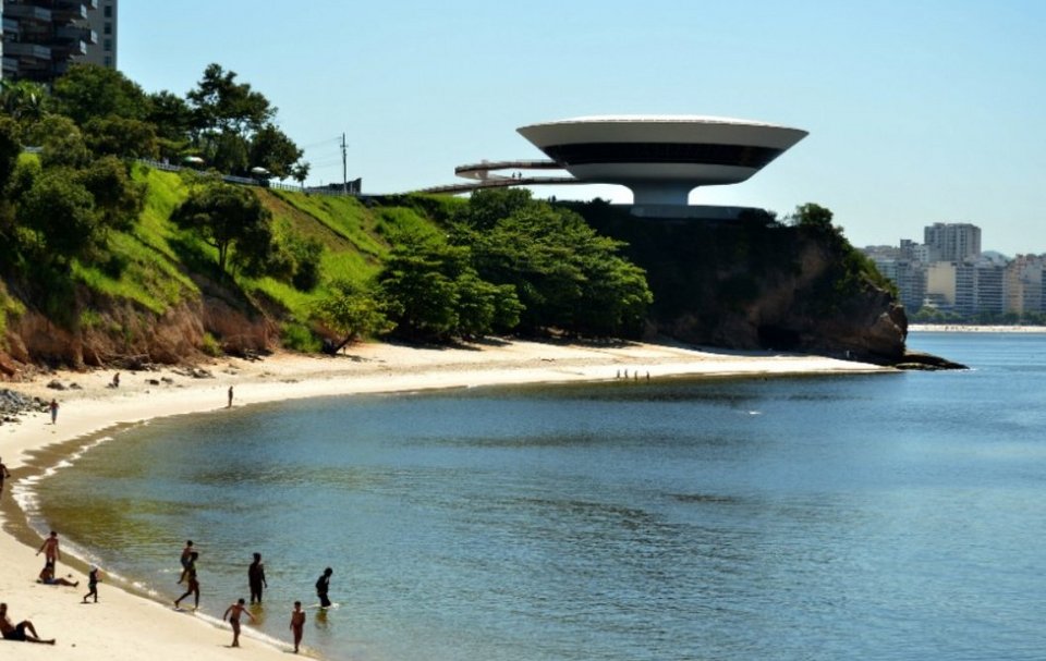 Τα κτίρια που αψηφούν τη βαρύτητα -Σαν να τα κρατά μία αόρατη δύναμη [εικόνες] | iefimerida.gr 12