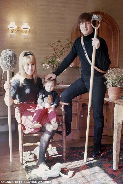 Ετσι έπιασε τον Τζον Λένον με τη Γιόκο Ονο στα πράσα η πρώτη σύζυγος του «σκαθαριού» [εικόνες] | iefimerida.gr 0