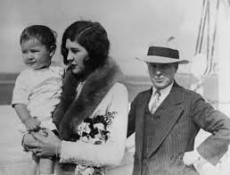 Η άγνωστη ζωή του Τσάρλι Τσάπλιν με την ανήλικη γυναίκα του [εικόνες] | iefimerida.gr 2