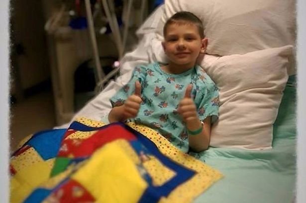 Η φωτογραφία που έγινε viral: Οι ουλές από τις επεμβάσεις 7χρονου [εικόνες] | iefimerida.gr 1