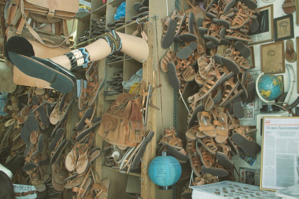 Μελισσινός και Ancient Greek Sandals: Τα ελληνικά σανδάλια που λατρεύει το Χόλιγουντ -Τα κλασικά και οι πινελιές που εξιτάρουν [εικόνες] | iefimerida.gr 3