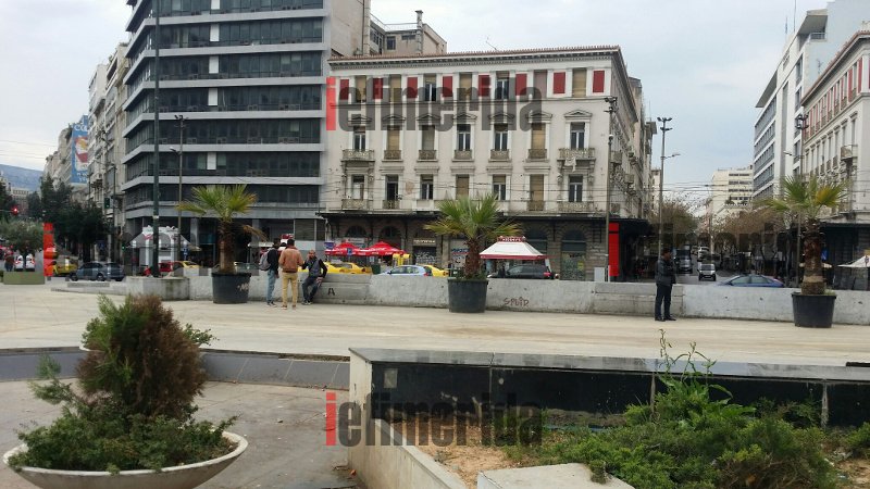 Από τα νησιά στην Αθήνα: Μετανάστες αναζητούν στέγαση στις πλατείες | iefimerida.gr 5