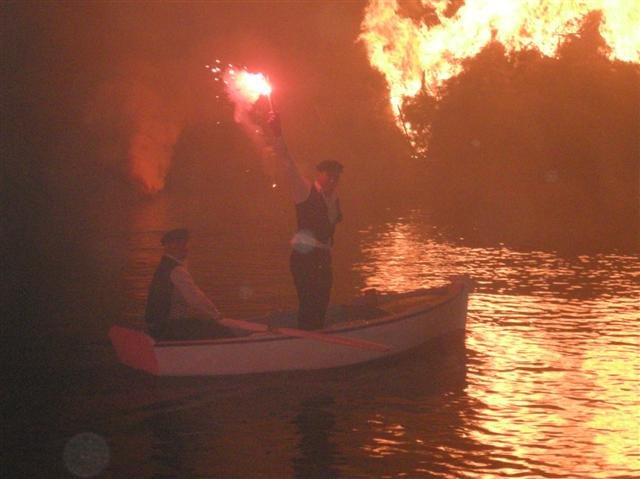 Εθιμα του Πάσχα στην Ελλάδα: Αρμονικό πάντρεμα κατάνυξης, προσευχής και πανάρχαιων τελετών [εικόνες & βίντεο] | iefimerida.gr 3