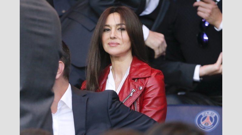 Το ντεκολτέ της Μπελούτσι [εικόνες] | iefimerida.gr 0