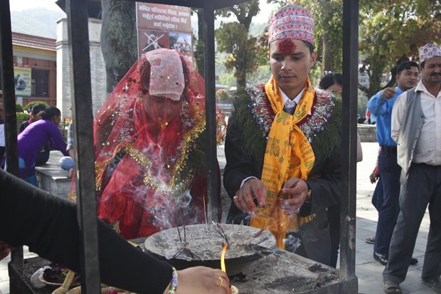 Ελληνας φωτογράφος σε γάμο στο Νεπάλ συγκλονίζει: «Σώσε με», του είπε η νύφη [εικόνες] | iefimerida.gr 3