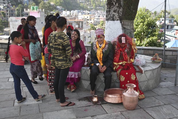 Ελληνας φωτογράφος σε γάμο στο Νεπάλ συγκλονίζει: «Σώσε με», του είπε η νύφη [εικόνες] | iefimerida.gr 5