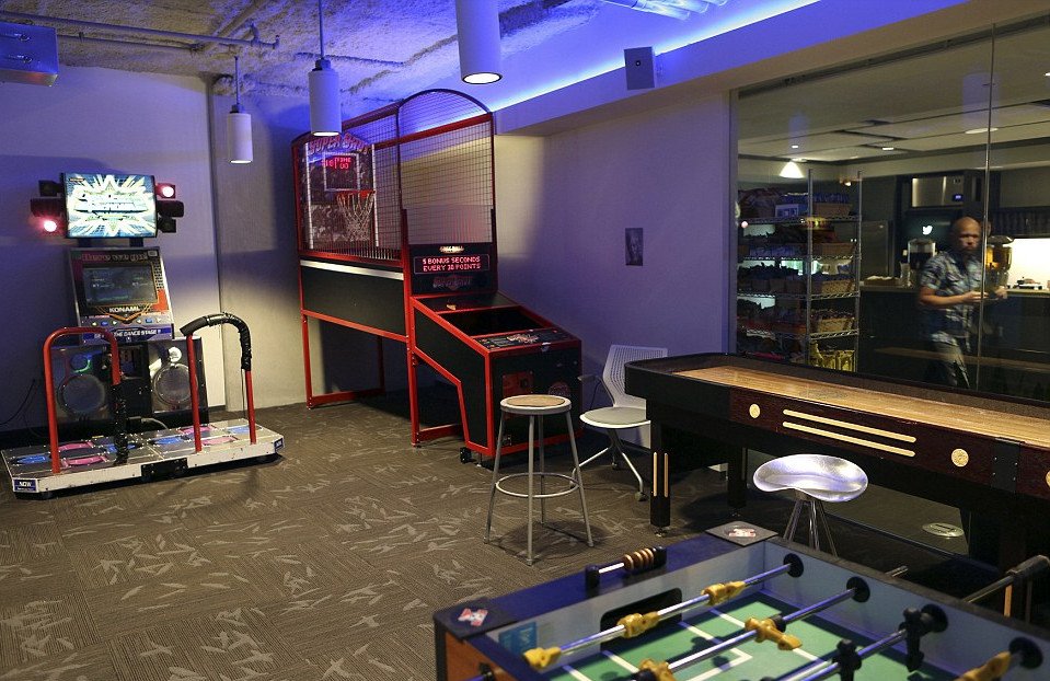 Μα πώς δουλεύουν εκεί; -Αυτά δεν είναι γραφεία, είναι παιδική χαρά για κάθε εργαζόμενο [εικόνες] | iefimerida.gr 9