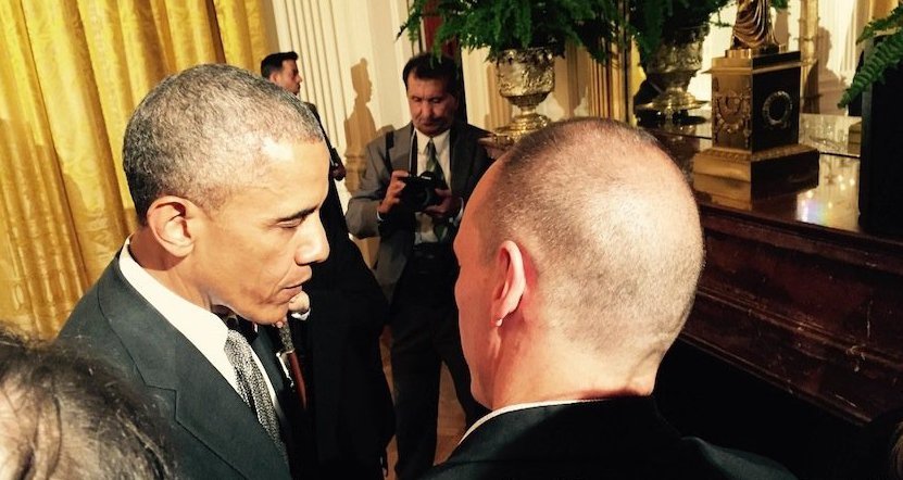 Ο Ομπάμα κάνει πλάκα στον Βαρουφάκη: Ηρθε και μας έφερε λεφτά [εικόνες] | iefimerida.gr 1