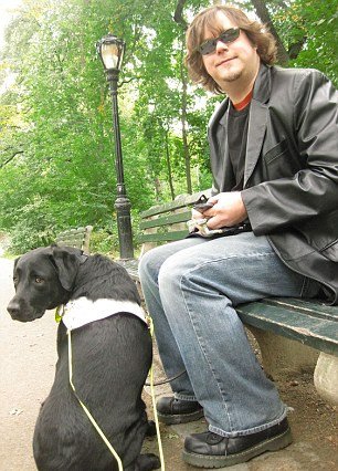 Ο τυφλός ζωγράφος: Δεν βλέπει, αλλά δημιουργεί εκπληκτικούς πίνακες [εικόνες] | iefimerida.gr 6