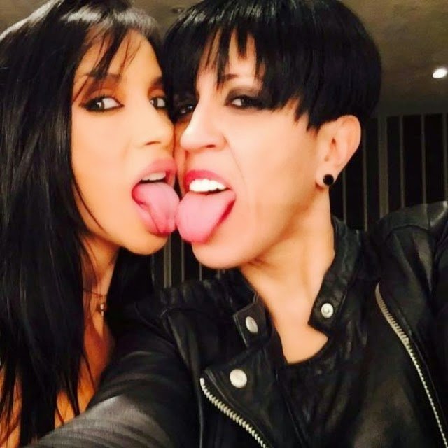 Η Πάολα γλείφει με τη γλώσσα της την αδελφή του Μαζωνάκη [εικόνα] | iefimerida.gr 0