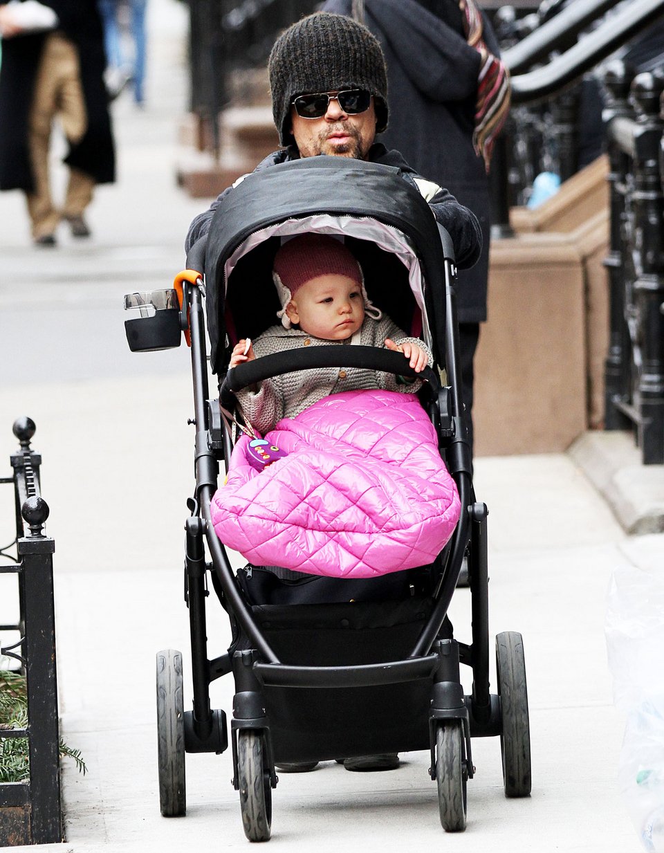 Ο νάνος του Game of Thrones με την κόρη του [εικόνες] | iefimerida.gr 4