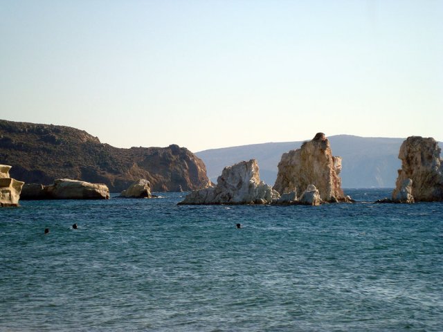 Ενα άγνωστο διαμάντι στο Αιγαίο -Σμαραγδένια νερά, κάθετοι βράχοι -Το νησί που... πρόσφατα απέκτησε μόλις δύο κατοίκους [εικόνες] | iefimerida.gr 7