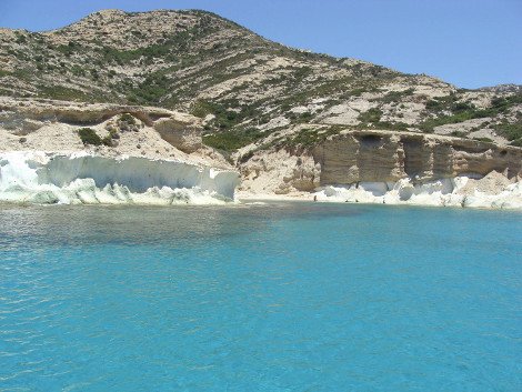 Ενα άγνωστο διαμάντι στο Αιγαίο -Σμαραγδένια νερά, κάθετοι βράχοι -Το νησί που... πρόσφατα απέκτησε μόλις δύο κατοίκους [εικόνες] | iefimerida.gr 0