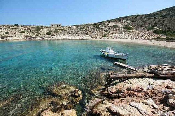Ενα άγνωστο διαμάντι στο Αιγαίο -Σμαραγδένια νερά, κάθετοι βράχοι -Το νησί που... πρόσφατα απέκτησε μόλις δύο κατοίκους [εικόνες] | iefimerida.gr 8