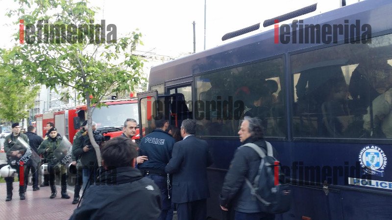 Τέλος στην κατάληψη της Πρυτανείας -Επέμβαση της Αστυνομίας [εικόνες & βίντεο] | iefimerida.gr 10