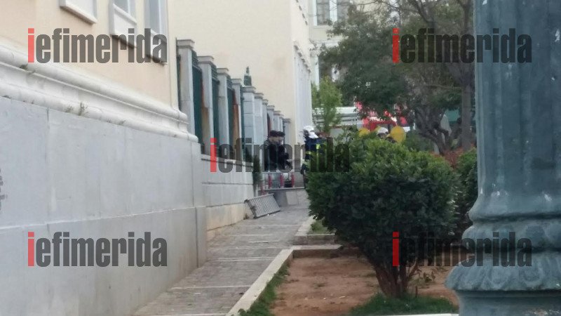 Τέλος στην κατάληψη της Πρυτανείας -Επέμβαση της Αστυνομίας [εικόνες & βίντεο] | iefimerida.gr 4