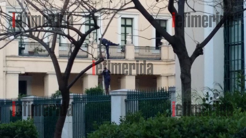 Τέλος στην κατάληψη της Πρυτανείας -Επέμβαση της Αστυνομίας [εικόνες & βίντεο] | iefimerida.gr 6