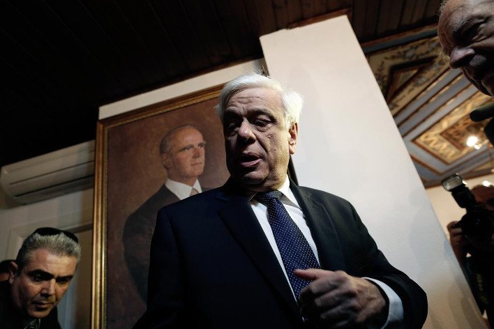 Η επίσκεψη του Προκόπη Παυλόπουλου στο σπίτι του Κωνσταντίνου Καραμανλή [εικόνες] | iefimerida.gr 2