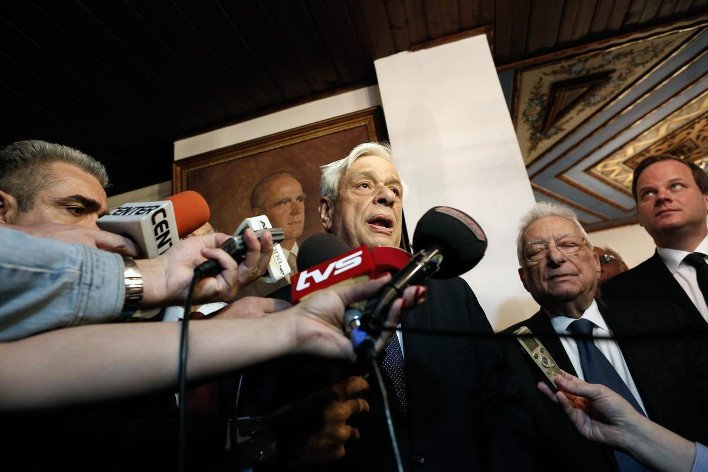 Η επίσκεψη του Προκόπη Παυλόπουλου στο σπίτι του Κωνσταντίνου Καραμανλή [εικόνες] | iefimerida.gr 3