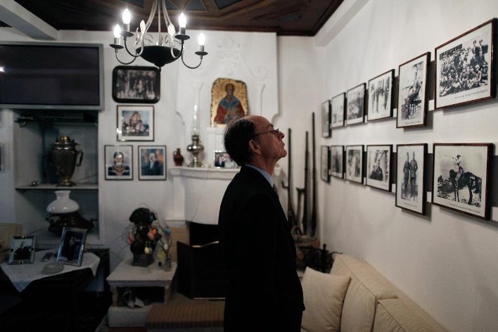 Η επίσκεψη του Προκόπη Παυλόπουλου στο σπίτι του Κωνσταντίνου Καραμανλή [εικόνες] | iefimerida.gr 5