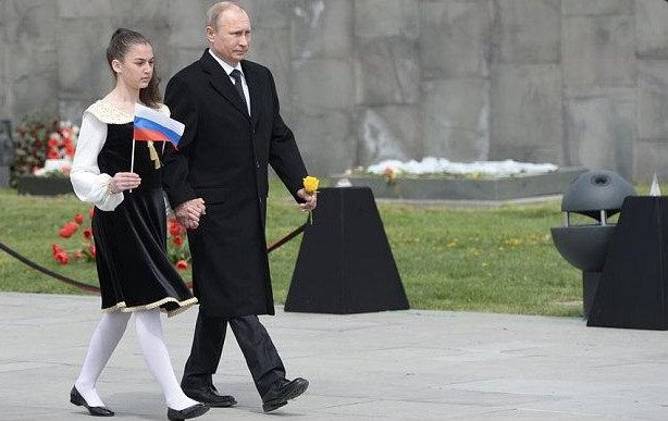 Η Κωνσταντοπούλου μαζί με τον Ολάντ και τον Πούτιν στις εκδηλώσεις μνήμης για τη Γενοκτονία των Αρμενίων [εικόνες & βίντεο] | iefimerida.gr 5