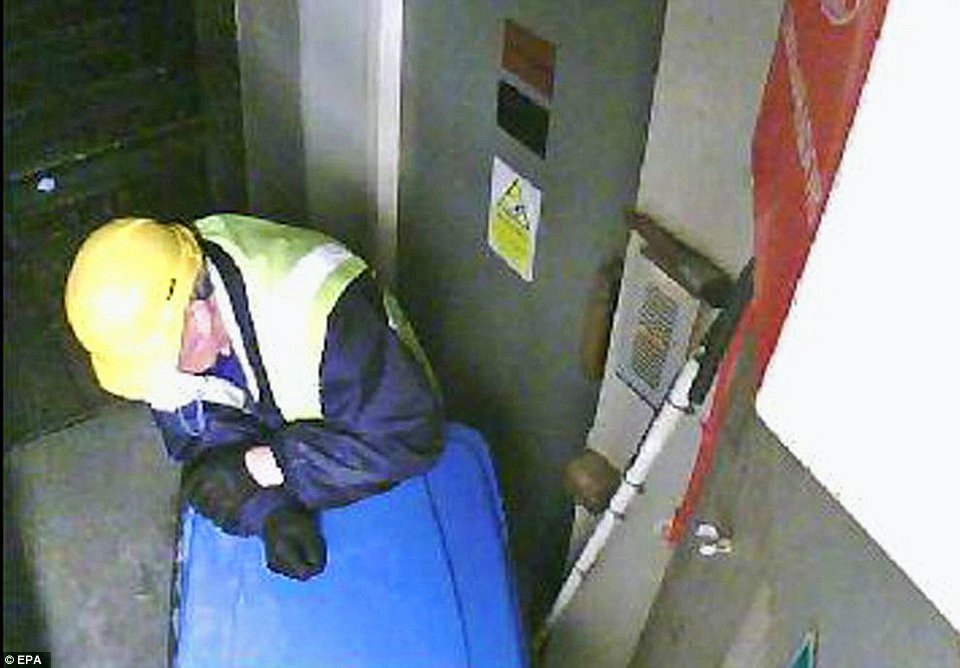 Ετσι έγινε το ριφιφί του αιώνα στο Λονδίνο με λεία κοσμήματα εκατομμυρίων λιρών – Καρέ καρέ η διάρρηξη [εικόνες] | iefimerida.gr 9