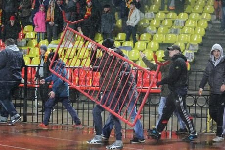 Απίστευτης αγριότητας επεισόδια σε ποδοσφαιρικό αγώνα στη Ρωσία [εικόνες & βίντεο] | iefimerida.gr 2