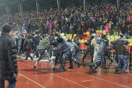 Απίστευτης αγριότητας επεισόδια σε ποδοσφαιρικό αγώνα στη Ρωσία [εικόνες & βίντεο] | iefimerida.gr 3