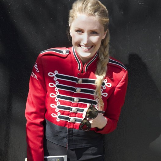 Στολή γραφείου: Φορούσε επί 3 χρόνια κάθε μέρα τα ίδια ρούχα στη δουλειά [εικόνες]  | iefimerida.gr 4