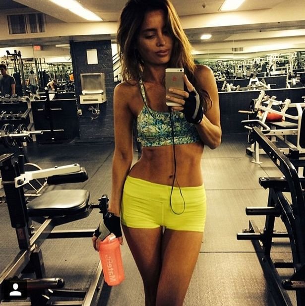 Μοντέλο - καλλονή προκαλεί με το απίστευτο σώμα της λίγες μέρες πριν γεννήσει [εικόνες] | iefimerida.gr 2