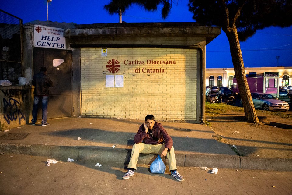 Οι πληγές της Σικελίας από τους χιλιάδες πρόσφυγες –Ανησυχία και απόγνωση [εικόνες] | iefimerida.gr 4