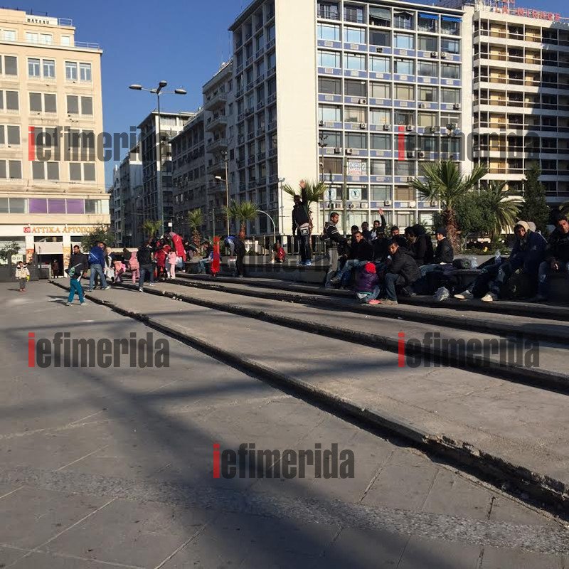 Νέα «φουρνιά» παράνομων μεταναστών στην Ομόνοια -«Θα κοιμηθούμε στο δρόμο», λένε [εικόνες] | iefimerida.gr 2