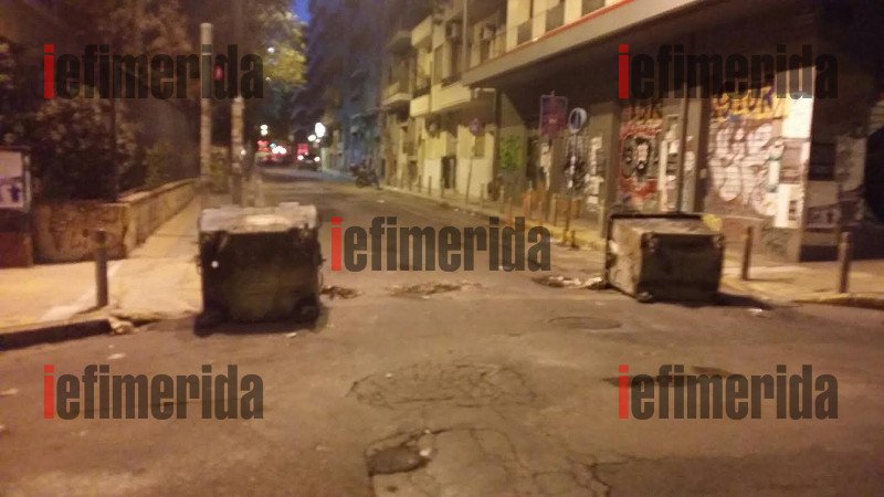 Βομβαρδισμένο τοπίο το Πολυτεχνείο: Πυρπολημένα αμάξια, καμένοι κάδοι, χάος -Τι άφησαν πίσω τους οι αντιεξουσιαστές [εικόνες]  | iefimerida.gr 10