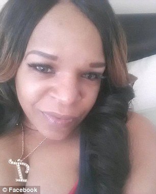 Η μητέρα που μάζεψε με σφαλιάρες τον γιο της από τη διαδήλωση εξηγεί γιατί το έκανε [εικόνες & βίντεο] | iefimerida.gr 5