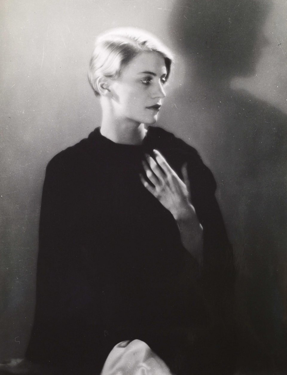 O γητευτής, βελούδινος, φωτογράφος Man Ray στην Ανδρο | iefimerida.gr 1