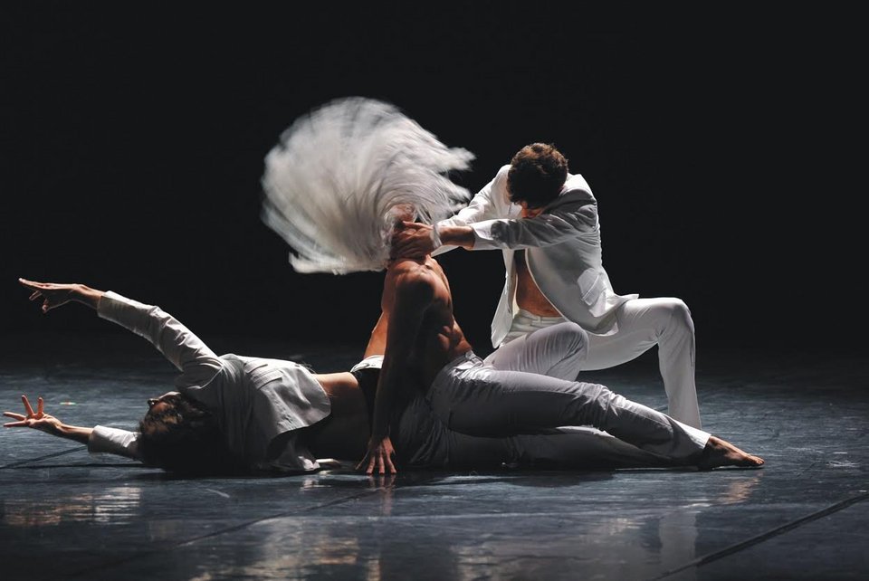 Τι είναι και τι φαίνεται: Μια καταιγιστική και ονειρική χορογραφία [εικόνες & βίντεο] | iefimerida.gr 0