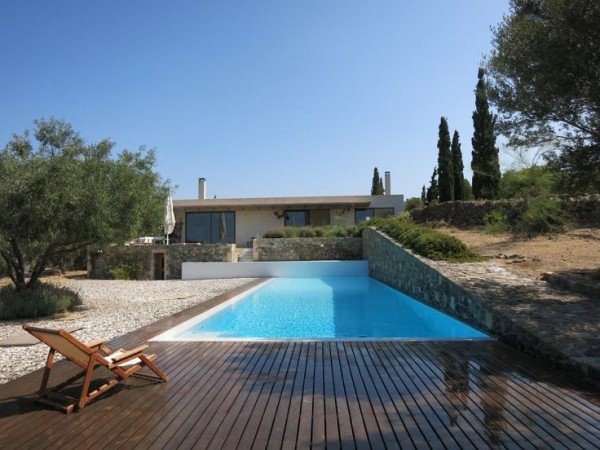 H Airbnb για τα σπίτια της Δανάης Στράτου που τα νοίκιαζε χωρίς σήμα του ΕΟΤ: Οφείλει να τηρεί τον νόμο | iefimerida.gr 1