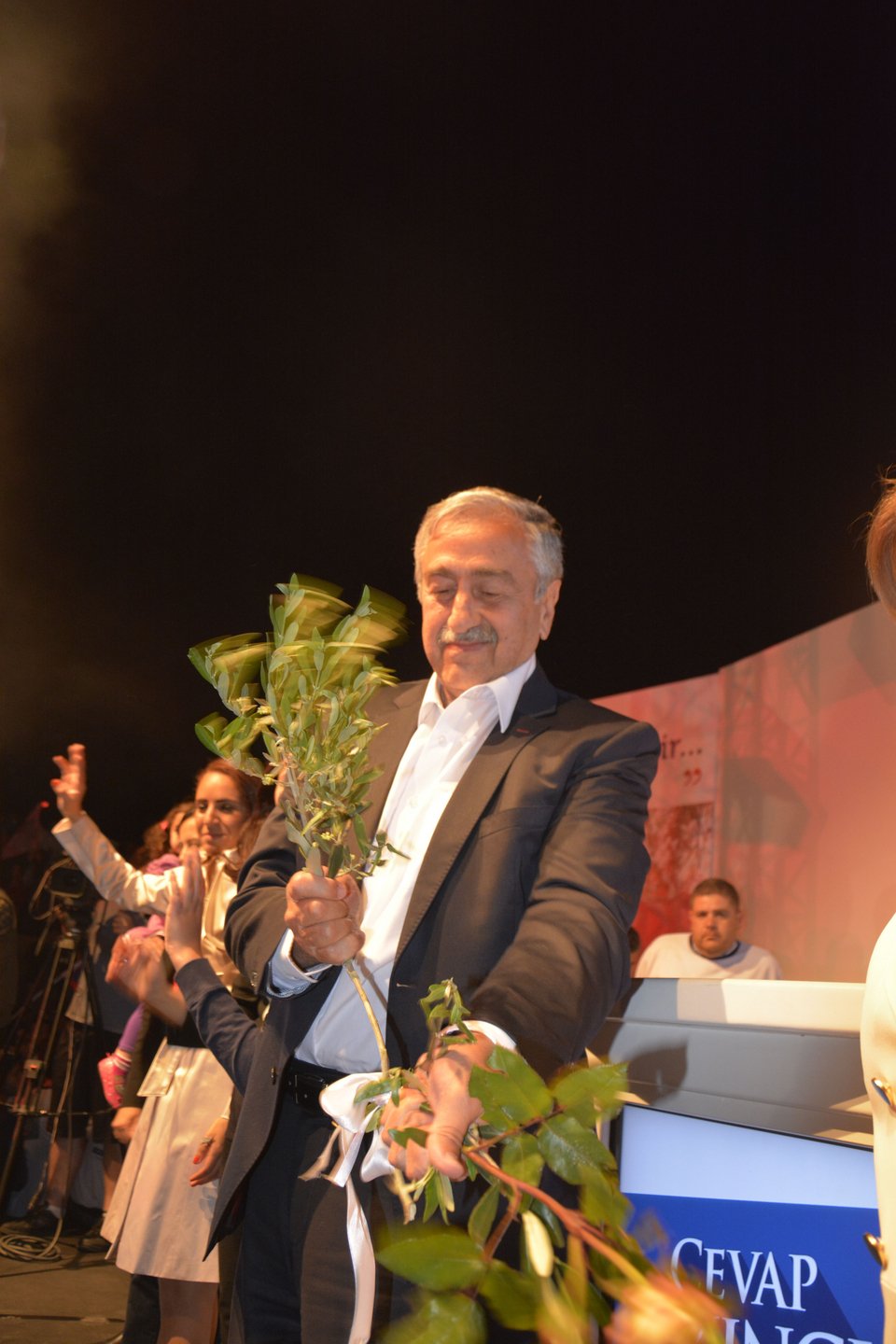 Εκλογές στα κατεχόμενα: Νέος ηγέτης των Τουρκοκυπρίων ο Μουσταφά Ακιντζί [εικόνες]  | iefimerida.gr 1