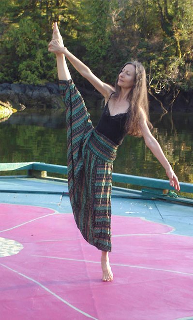 Ενα εκκεντρικό ζευγάρι – Ξόδεψαν 20 χρόνια από τη ζωή τους για να φτιάξουν ένα πλωτό καταφύγιο [εικόνες] | iefimerida.gr 10