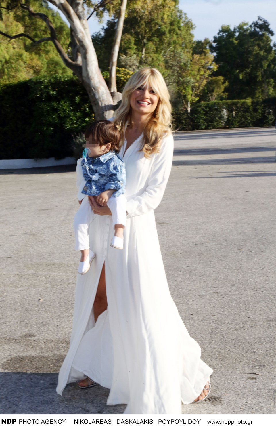 Η υπέρλαμπρη βάφτιση του Λιάγκα τζούνιορ: Η θεά Σκορδά και οι καλεσμένοι [εικόνες] | iefimerida.gr 1