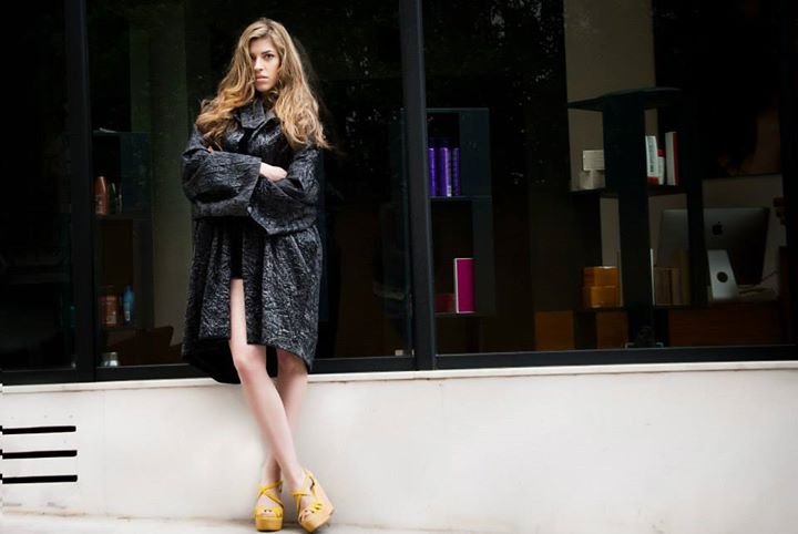  Φοιτήτρια ιατρικής και ανερχόμενο μοντέλο: Ποια είναι η νεαρή στο Προεδρικό Μέγαρο με το καυτό μίνι και τις κόκκινες γόβες [εικόνες] | iefimerida.gr 7