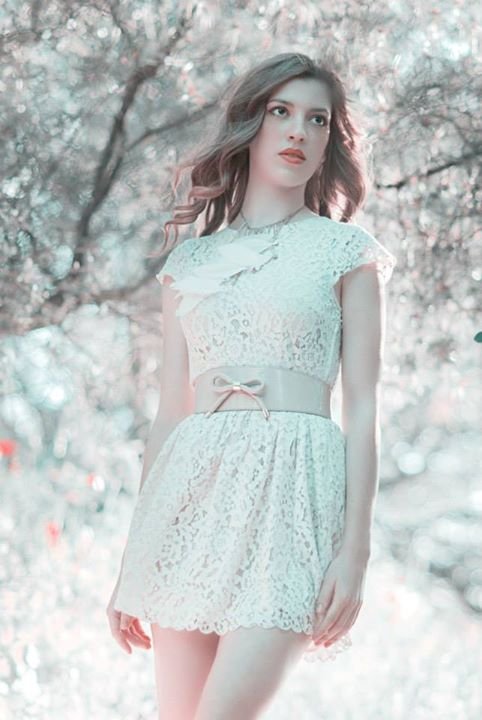  Φοιτήτρια ιατρικής και ανερχόμενο μοντέλο: Ποια είναι η νεαρή στο Προεδρικό Μέγαρο με το καυτό μίνι και τις κόκκινες γόβες [εικόνες] | iefimerida.gr 10