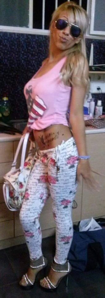 Αυτή είναι η μητέρα της μικρής Αννυς -Προκλητικές πόζες, τσιγαριλίκια και πανάκριβες BMW [εικόνες] | iefimerida.gr 3