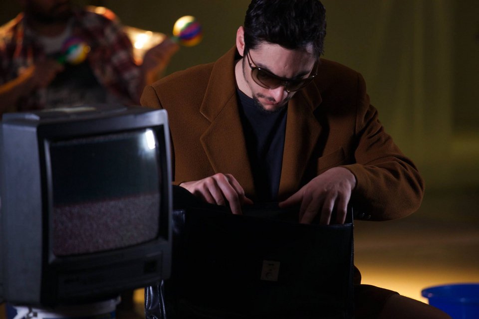 Η ιστορία της παγκόσμιας οικονομικής κρίσης και η περίπτωση της Ελλάδας σε 60 λεπτά στην πικρή, χιουμοριστική παράσταση «T.I.N.A.» | iefimerida.gr 1